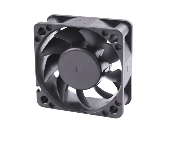 Refroidissement de précision dans les espaces compacts : pourquoi le ventilateur 12 V 50 mm est indispensable dans les infrastructures TIC